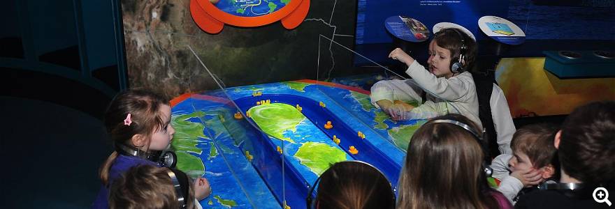 Vorschulkinder können die Ausstellung spielerisch entdecken (c)Robert Waleczek