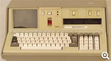 IBM 5100, 1975, 21,8kg, erster Mikrocomputer von IBM, Sammlung Arithmeum, FDMC 1517 - © Arithmeum, Rheinische Friedrich Wilhelms-Universität Bonn