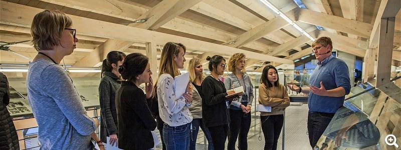 Führung im Dokumentationszentrum Obersalzberg © Institut für Zeitgeschichte München - Berlin/ Karin Wabro 