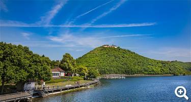 Blick zum Schloss - Foto: Edersee Touristic GmbH - © Heinrich Kowalski