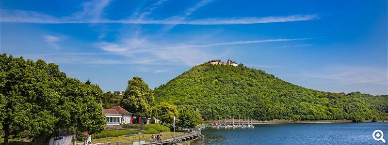 Blick zum Schloss - Foto: Edersee Touristic GmbH - © Heinrich Kowalski