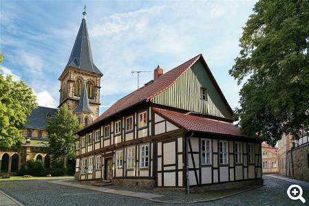 St.-Sylvestri-Kirche (Hintergrund) © unsplash.com