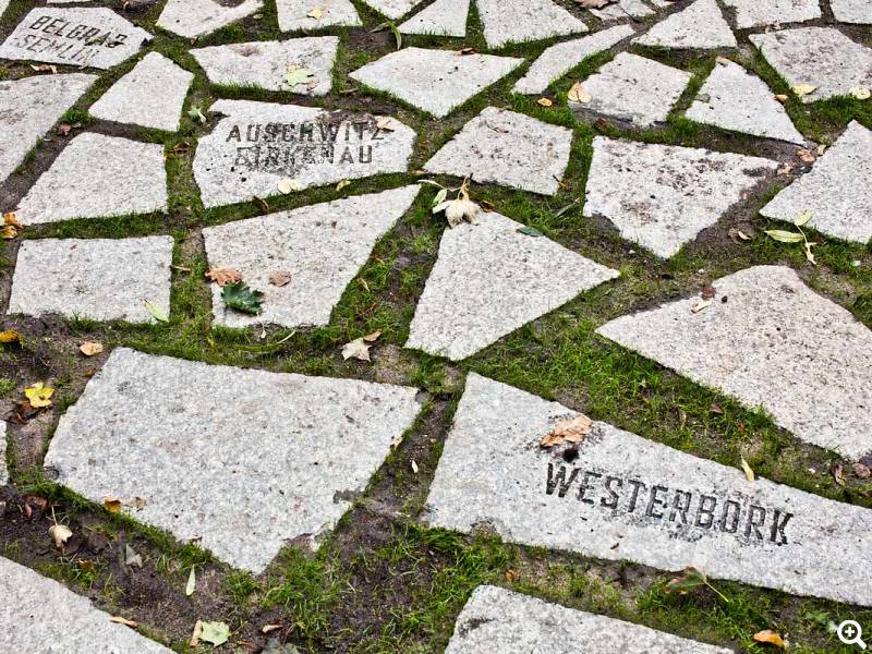 Sinti und Roma Denkmal Steine