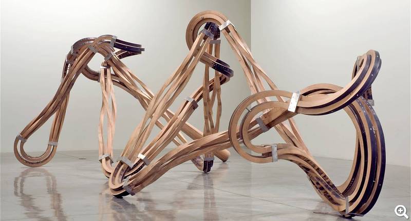 Richard Deacon: Eiche und Edelstahl - © Albertina, Wien. Sammlung Jablonka