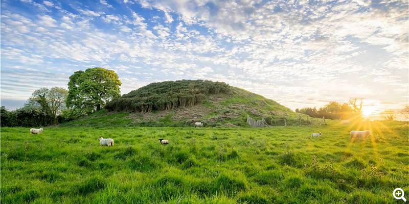 Megalithengrab in Dowth im County Meath - ©Fáilte Ireland / Tourism Ireland
