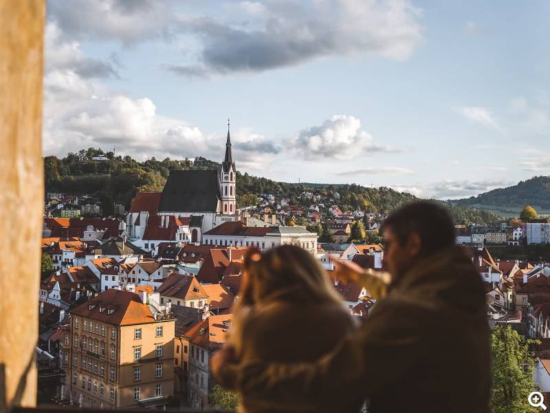 Blick auf die Kirche DMO Český Krumlov Region, z.s. / @ceskykrumlovofficial 