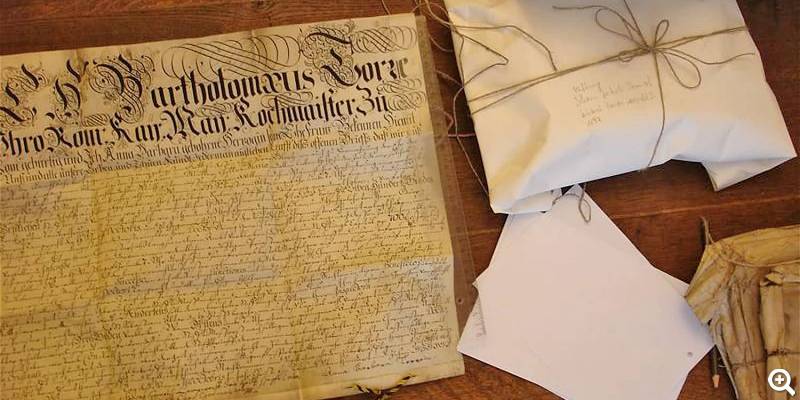 Archiv mit alter Schrift - © 2012 Domarchiv