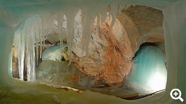 Blick in die Eishöhle - Foto: Gruber, Michael