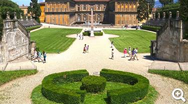 Teil des Boboli-Gartens mit Palazzo Pitti im Hintergrund