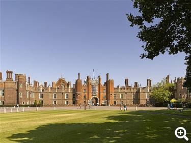 Blick zum Hampton Court Palace © Historic Royal Palaces