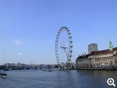Blick zum Millennium Wheel, dem London Eye