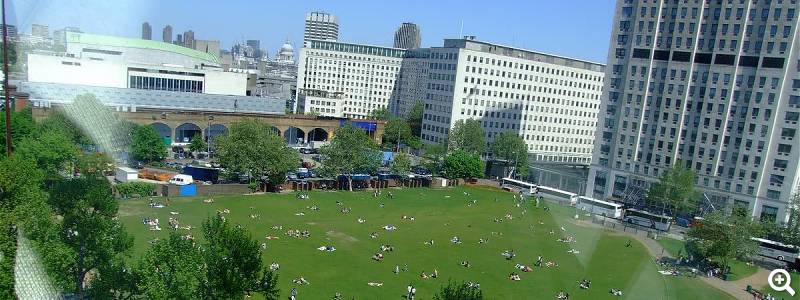 Blick auf den Park Jubilee Gardens am London Eye