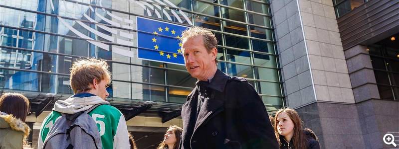 Ein Schulklasse vor dem Europäischen Parlament in Brüssel - © visit.brussels - Jean-Paul Remy - 2017