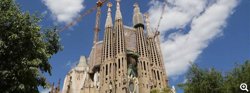 Außenansicht der Sagrada Família, der ewigen Baustelle