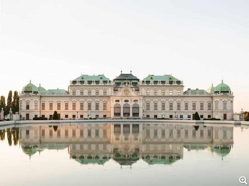 Teich vor dem Schloss Foto © Lukas Schaller