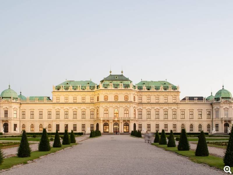 Schloss aus der Ferne Foto © Lukas Schaller