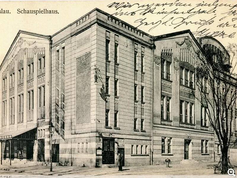 Theater von der Seite