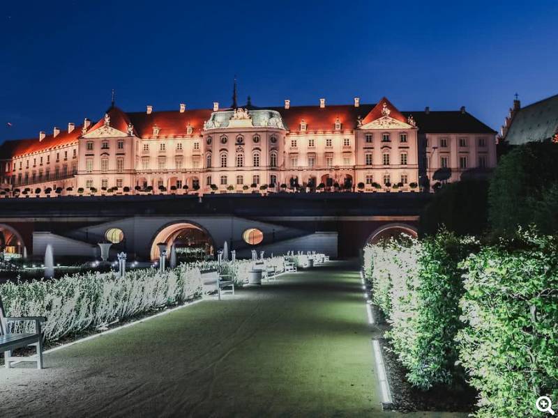 Zamek Krolewski Park vor dem Schloss