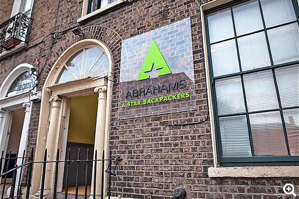 Außenansicht des Abrahams Hostel
