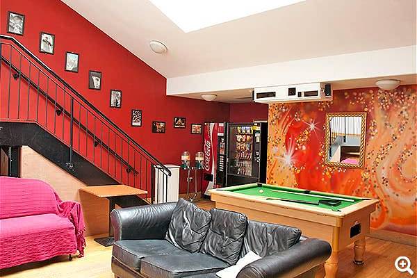 TV Area und Pooltisch