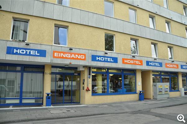 a&o Hostel Neumarkt Außenansicht
