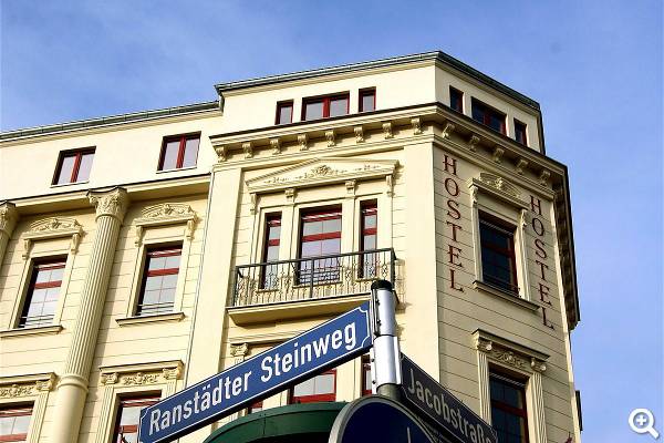 Hotel Sleepy Lion - Außenansicht
