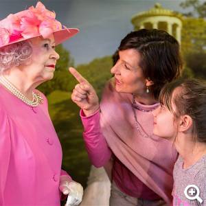 Queen mit Besuchern