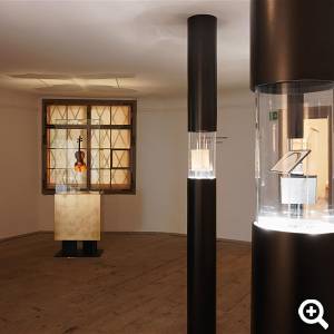 Mozarts Originalgeige im Geburtszimmer in Mozarts Geburtshaus