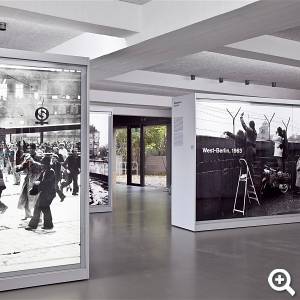 Ausstellung im Besucherzentrum. Copyright: Stiftung Berliner Mauer, Foto Gesa Simons