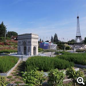 Triumphbogen mit Eiffelturm