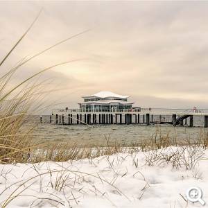 Winterstrand und Teehausbrücke Timmendorfer Strand Niendorf ©Vollbrecht_TSNT 
