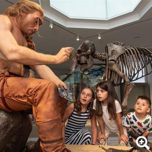 Homo sapiens trifft auf Neandertaler. © Roland Gorecki